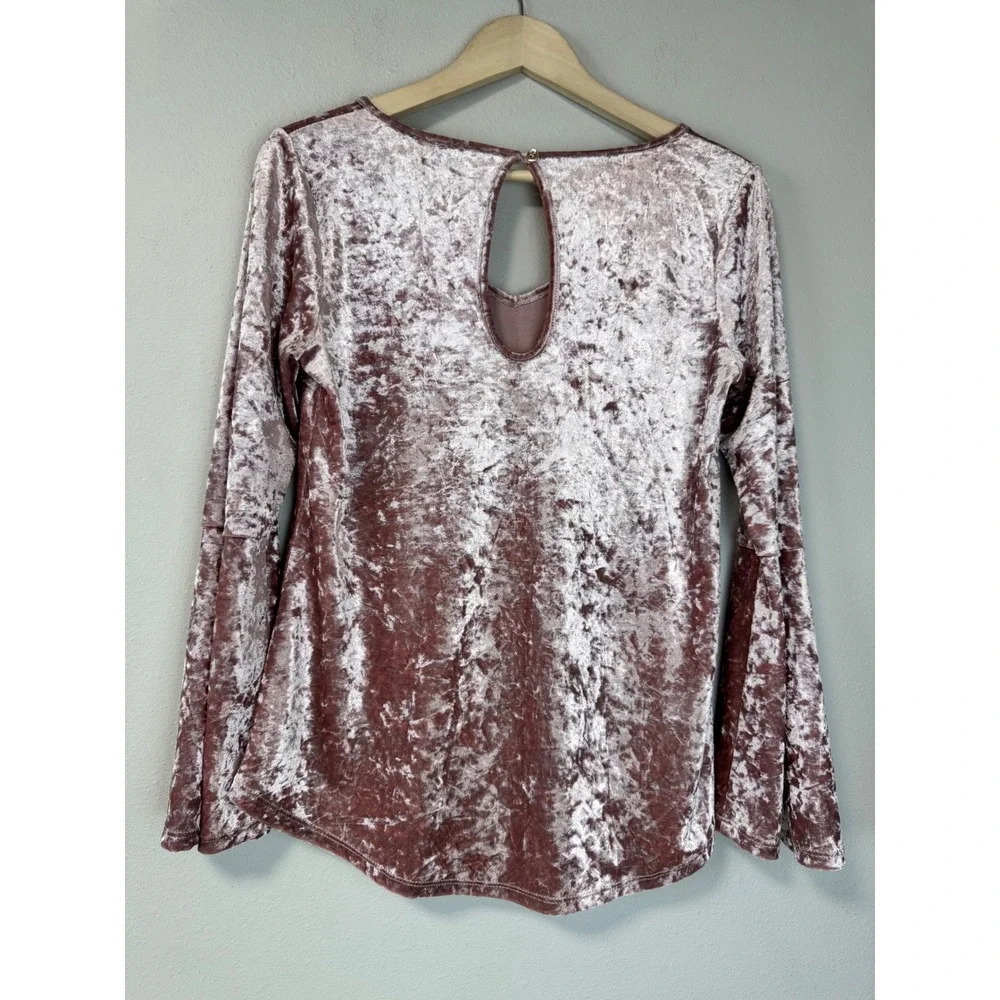 Chenault Pink Crushed Velvet Bell Sleeve Top V-Neck Keyhole‎ Top Size PM - Picture 4 of 10
